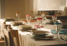 Jak złożyć serwetki materiałowe na stół? Jak złożyć serwetki materiałowe na stół?