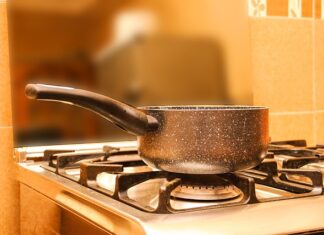 Czy można włożyć wrzątek do lodówki? Czy można włożyć wrzątek do lodówki?