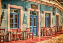 Czy drzwi ewakuacyjne muszą mieć samozamykacz? Czy drzwi ewakuacyjne muszą mieć samozamykacz?