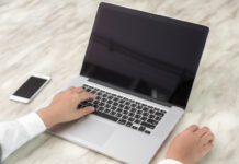 Co różni MacBooki od laptopów z Windows i na jaką opcję warto postawić? Co różni MacBooki od laptopów z Windows