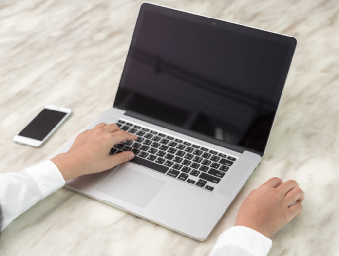Co różni MacBooki od laptopów z Windows